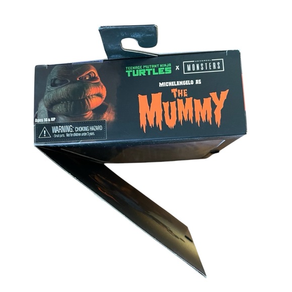 NECA TMNT X UNIVERSAL MONSTERS MICHELANGELO AS THE MUMMY UTLIMATE ACTION FIGURE - Picture 6 of 7